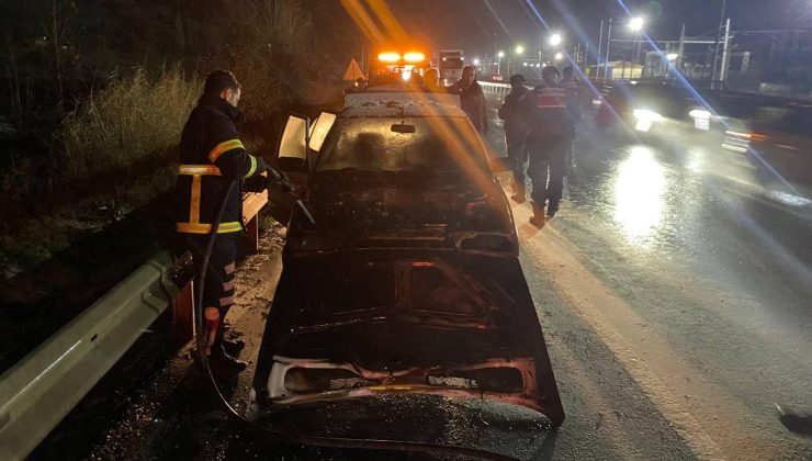 Pazaryeri’nde Seyir Halindeki Otomobil Alev Aldı