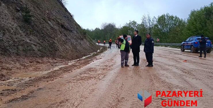 Kaymakam Kara sahada!  Gümüşdere Köyündeki  Heyelan Bölgesinde Kritik İnceleme