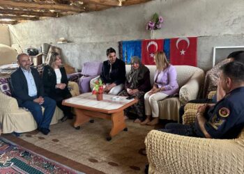 Refiye Anne Bayramda Yalnız Kalmadı