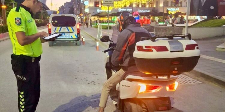 280 MOTOSİKLET SÜRÜCÜSÜ DENETLENDİ